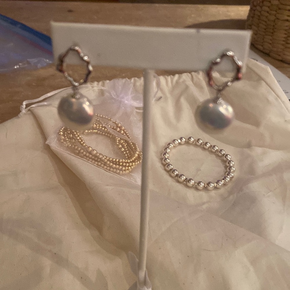 Coin pearl earrings